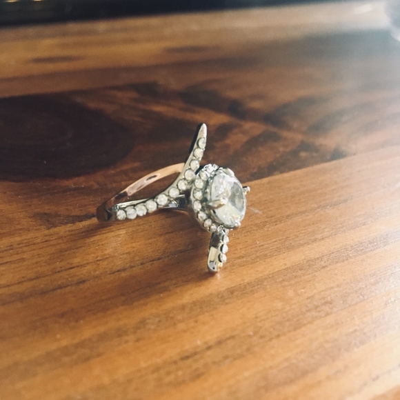 Elegant Two-tone White Topaz and Zirconia Ring - Picture 3 of 4